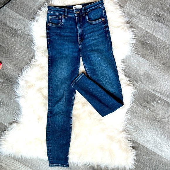 Everyday jeans, dress them up or dress them down! - Picture 3 of 4